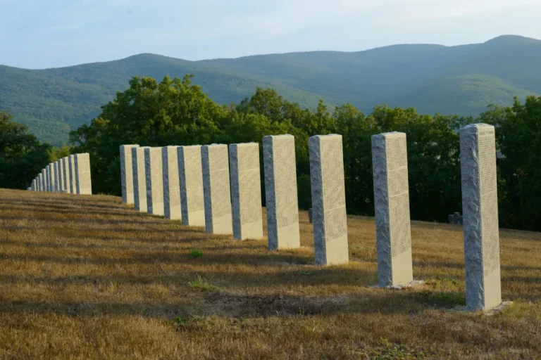 Stone Fencing Pole-3